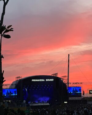 Sara Cecília Instagram - Dias bonitos no Primavera Sound 🫶🏻