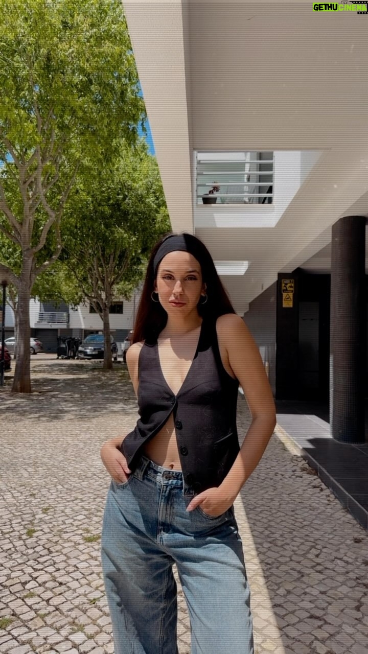 Sara Cecília - 3 Likes - Hello June