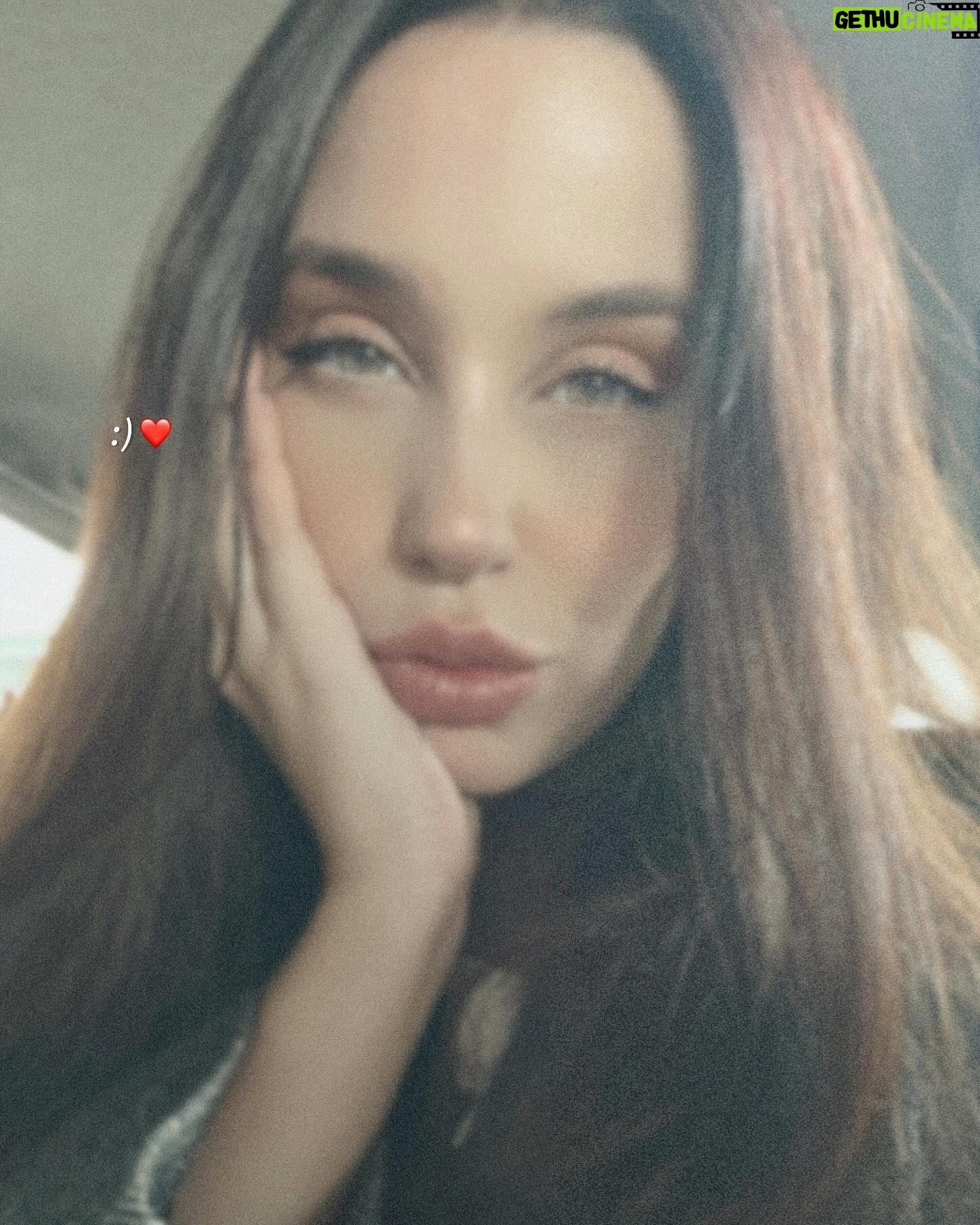 Sara Cecília - 3 Likes - :)❤️📽️