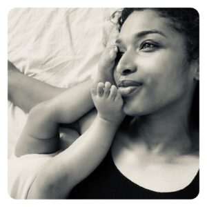 Sara Martins Instagram - Woke up like this 
#morning #beingamum #happiness #beforework #babyfoot