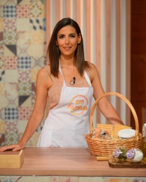 Sara Pinto Instagram - é das minhas sobremesas preferidas, também porque a receita tem o carinho da mia amica del cuore @claudia.richichi 🇮🇹 segredo para uma vida feliz: rodeia-te de pessoas que te ensinam a fazer tiramisù 🥰 a última foto diz tudo 🤤 RECEITA NOS COMENTÁRIOS 👇🏻