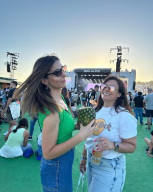 Sara Pinto Instagram - swipe 👉🏼 to friendship and pineapples 🍍