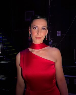 Sara Pinto Instagram - 🍒 cherry season 🍒 deslizar para look completo ✨

Styling @bydorarogerio 
Vestido @miguel_leite_atelier 
Jóias @hamicijoalharia 
Sandálias @aldo_shoes 
Cabelo @rosacarvalho_oficial 
Maquilhagem @franciscabairrosmakeup 
Assistência @margaridalourenco_