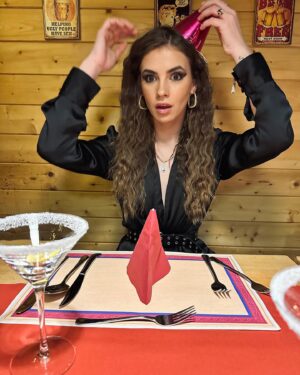 Sára Rychlíková Instagram - •rok 2022 a já•
Zdraví, pochopení, lásku a mír. Přeju si to pro nás všechny.