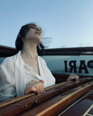 Sara Serraiocco Instagram - Leaving Venice …
@labiennale 

#ilsignoredelleformiche 
#siccità 

Thanks to my team
@upgradeartist 
@do_cinema 
@fulviatellone 
@valeriajmarchetti