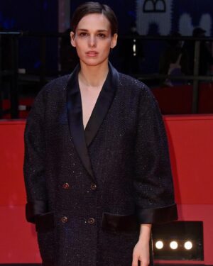 Sara Serraiocco Instagram - It has been an honor for me to be a member of the @europeanfilmpromotion jury. It’s always good to be back in Berlin at the @berlinale .Arrivederci!

Thanks to my team 
Press @upgradeartist 
Styling @valeriajmarchetti 
Thanks to my @chanelofficial @chanel.beauty family 
Jewels @marcogerbellaorafi #adv 
Mua @goldig 
Ph Andreas Rentz/Getty Images