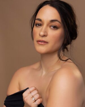 Sara Tomko Instagram - ✨40✨
•••
📸 @karolinaturek 
Stylist @alicewetterlund 
Hair @erinklassenhair 
Make-Up @oz.zandiyeh