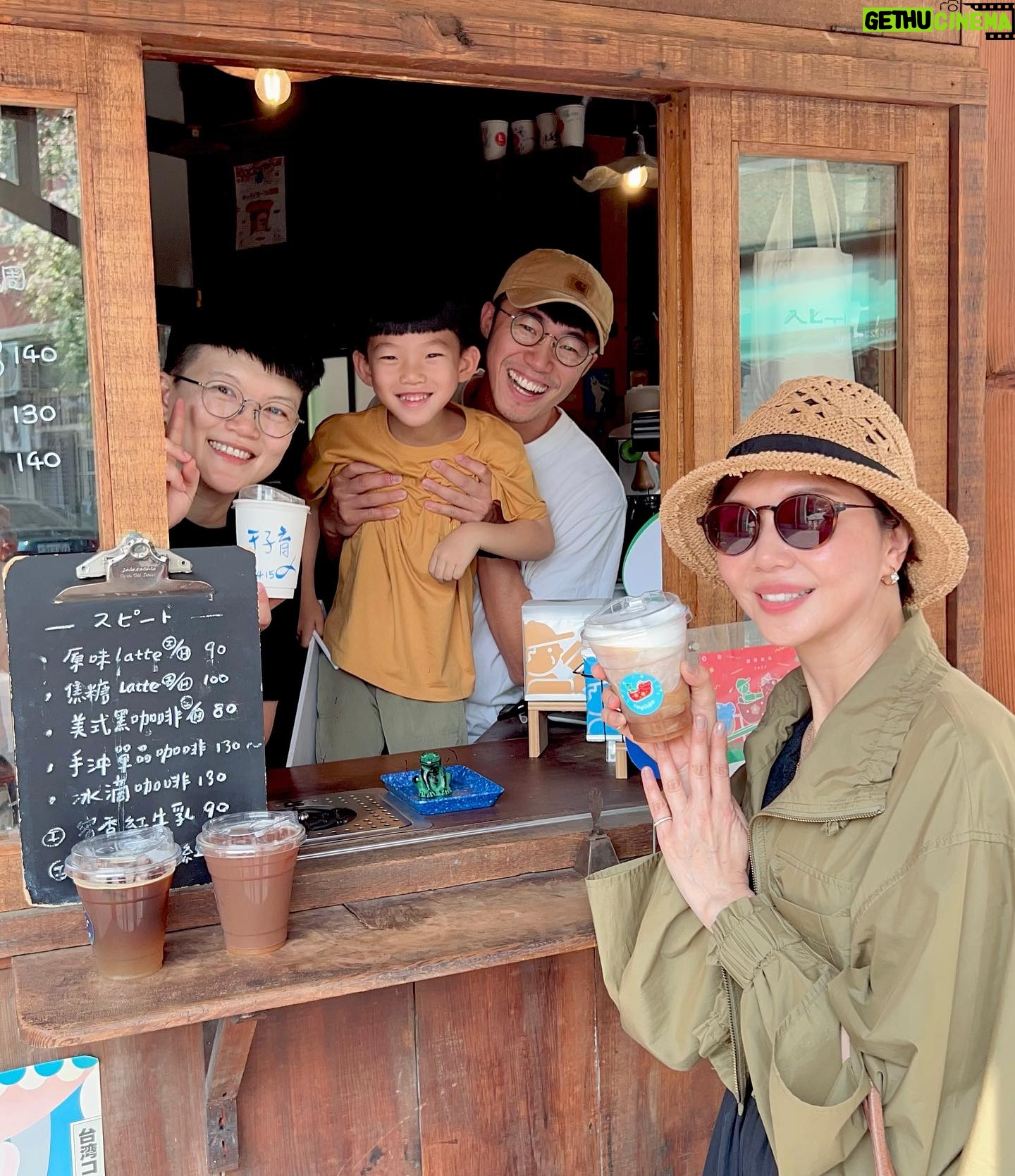 Sara Yu - 816 Likes - 這陣子跟嘉義特別有緣
巷弄間很多值得探訪的小店
一直遇到朋友的朋友
最後也成為我的朋友🥰
#嘉義 #枝椏zhīyā _生活雜貨
#出外靠朋友 #日日是好日😍
