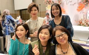 Sara Yu Instagram - 親愛的書偉&京穎 👩‍❤️‍👨
恭喜你們找到了彼此
祝福幸福的路上牽手走一輩子❤️❤️

近距離看到 #energy合體演出
好嗨呀🥰

@shuwei11041104 
@orange_hsieh 
#結婚快樂💕