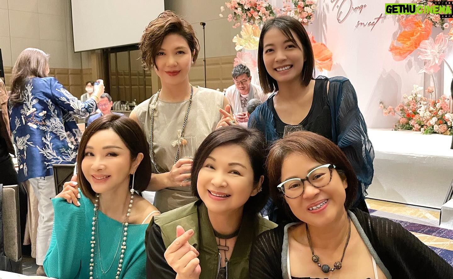 Sara Yu - 3.4K Likes - 親愛的書偉&京穎 👩❤️👨
恭喜你們找到了彼此
祝福幸福的路上牽手走一輩子❤️❤️
近距離看到 #energy合體演出
好嗨呀🥰
@shuwei11041104
@orange_hsieh
#結婚快樂💕