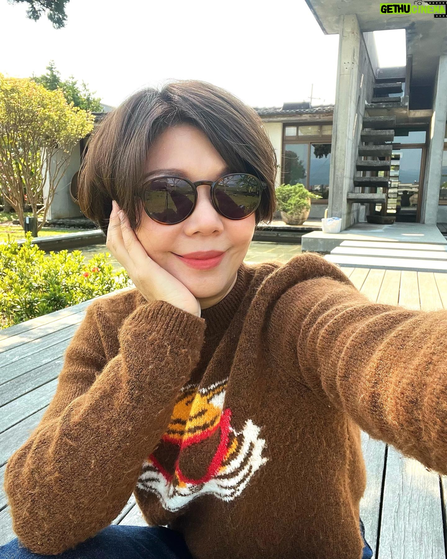 Sara Yu - 748 Likes - 終於⋯感冒正式離開了
(來回的死纏著不肯散去)
如同太陽出來一樣☀️
殺死病毒🦠展開笑容😊
你感冒好了嗎?
祝早日康復🌺
#健康真好 #曬太陽
#打起精神工作去💃
#與空間對話