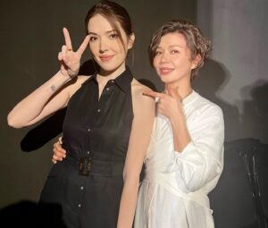 Sara Yu Instagram - 50歲的現在回望40歲的自己
當時的空虛、脆弱、嫉妒、恨⋯現在想起來好像沒這麼嚴重了
而是一個女人的成長過程

原來，沒有人完美
曾經堅持的原則、追求的完美
也不見得可以找到答案

同月同日生的2個女生
在劇中愛上了同一個男人
無論情節中發生了多少糾結
我彷彿看到自己的影子
曾經是受害者，也無意間傷害過別人

#不夠善良的我們
適合自己一個人看，檢視自己的內在
也可以跟好姐妹邊看邊討論
劇中經典語錄好精彩，好喜歡😍
說中了我們女人的寂寞和心聲

看了前兩集⋯已欲罷不能
我打算給自己一個和過去和解的機會～必需追起來！

導演_編劇_ #徐譽庭 邀請
讓我搶先看

首播就在今晚9點
公共電視13頻道 播
晚間10點，MyVideo&愛奇藝國際站 上架

#不夠善良的我們
#公共電視 #MyVideo 
#女人的心情_心事全都錄