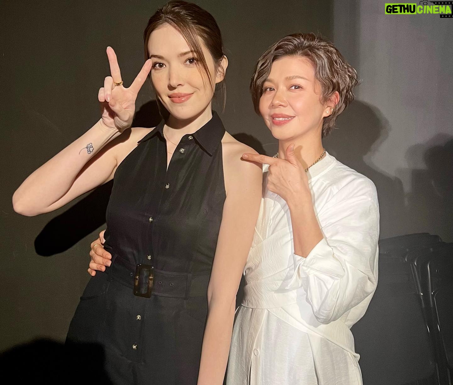 Sara Yu - 621 Likes - 50歲的現在回望40歲的自己
當時的空虛、脆弱、嫉妒、恨⋯現在想起來好像沒這麼嚴重了
而是一個女人的成長過程
原來,沒有人完美
曾經堅持的原則、追求的完美
也不見得可以找到答案
同月同日生的2個女生
在劇中愛上了同一個男人
無論情節中發生了多少糾結
我彷彿看到自己的影子
曾經是受害者,也無意間傷害過別人
#不夠善良的我們
適合自己一個人看,檢視自己的內在
也可以跟好姐妹邊看邊討論
劇中經典語錄好精彩,好喜歡😍
說中了我們女人的寂寞和心聲
看了前兩集⋯已欲罷不能
我打算給自己一個和過去和解的機會~必需追起來!
導演_編劇_ #徐譽庭 邀請
讓我搶先看
首播就在今晚9點
公共電視13頻道 播
晚間10點,MyVideo&愛奇藝國際站 上架
#不夠善良的我們
#公共電視 #MyVideo
#女人的心情_心事全都錄