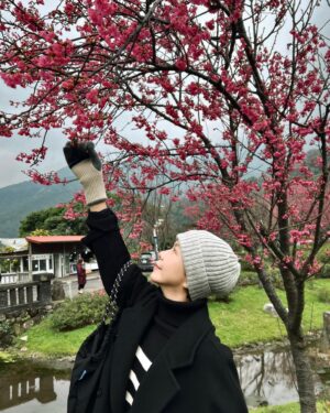 Sara Yu Instagram - 《立春》
今年第一個節氣
表示春天即將來臨🥰

姊的立春小叮嚀：💁‍♀️
禁忌：犯太歲的生肖記得「躲春」哦
龍、狗、牛、羊、兔
（盡量不去人多的地方，心平氣和、面帶笑容😊）
宜-在錢包內放168（象徵利存）
從2/4號下午16:28分之後生的寶寶
已經算是「龍寶寶🐲」囉!! 

#立春 #今天充當仙姑
#春暖花開🌺