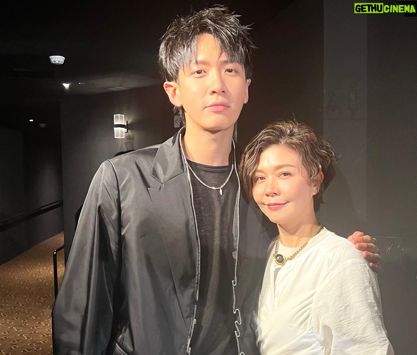 Sara Yu - 621 Likes - 50歲的現在回望40歲的自己
當時的空虛、脆弱、嫉妒、恨⋯現在想起來好像沒這麼嚴重了
而是一個女人的成長過程
原來,沒有人完美
曾經堅持的原則、追求的完美
也不見得可以找到答案
同月同日生的2個女生
在劇中愛上了同一個男人
無論情節中發生了多少糾結
我彷彿看到自己的影子
曾經是受害者,也無意間傷害過別人
#不夠善良的我們
適合自己一個人看,檢視自己的內在
也可以跟好姐妹邊看邊討論
劇中經典語錄好精彩,好喜歡😍
說中了我們女人的寂寞和心聲
看了前兩集⋯已欲罷不能
我打算給自己一個和過去和解的機會~必需追起來!
導演_編劇_ #徐譽庭 邀請
讓我搶先看
首播就在今晚9點
公共電視13頻道 播
晚間10點,MyVideo&愛奇藝國際站 上架
#不夠善良的我們
#公共電視 #MyVideo
#女人的心情_心事全都錄