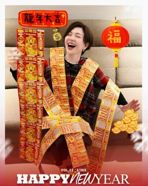 Sara Yu Instagram - 新年快樂🎉🎉🎉
有沒有一種爆發戶的fu😆
有夢最美🥰

祝大家
龍華富貴  生意興龍  好事龍來😊

親人賣彩券當然要支持一下
自己也做個發財夢🧧🧧🧧

#2024年 #新年快樂 #心想事成
#大年初一 #發財夢🥰