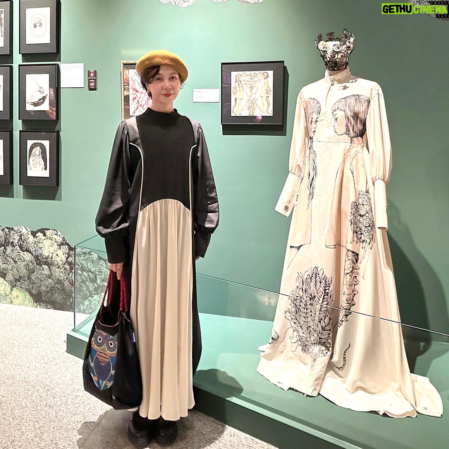 Sara Yu - 603 Likes - 日本超人氣畫家「樋口裕子」
繪畫展
主題:奇幻動物森林🐱🦜🍄
充滿期待和想像力的探險之旅
展覽除了有畫作、繪本、海報設計及不同形式的呈現方式,數量多到無法無天(真的不誇張,因為他真的嚴重誇張🤣)
總之~你一定要去現場看看
就會明白我為何如此驚訝😱
展覽地點:中正紀念堂2、3展廳
畫展期限:2023/12月2024/4/7
有空來趟奇幻旅程吧!
#奇幻動物森林
#樋口裕子
#愛貓人士會瘋狂
#想認識他