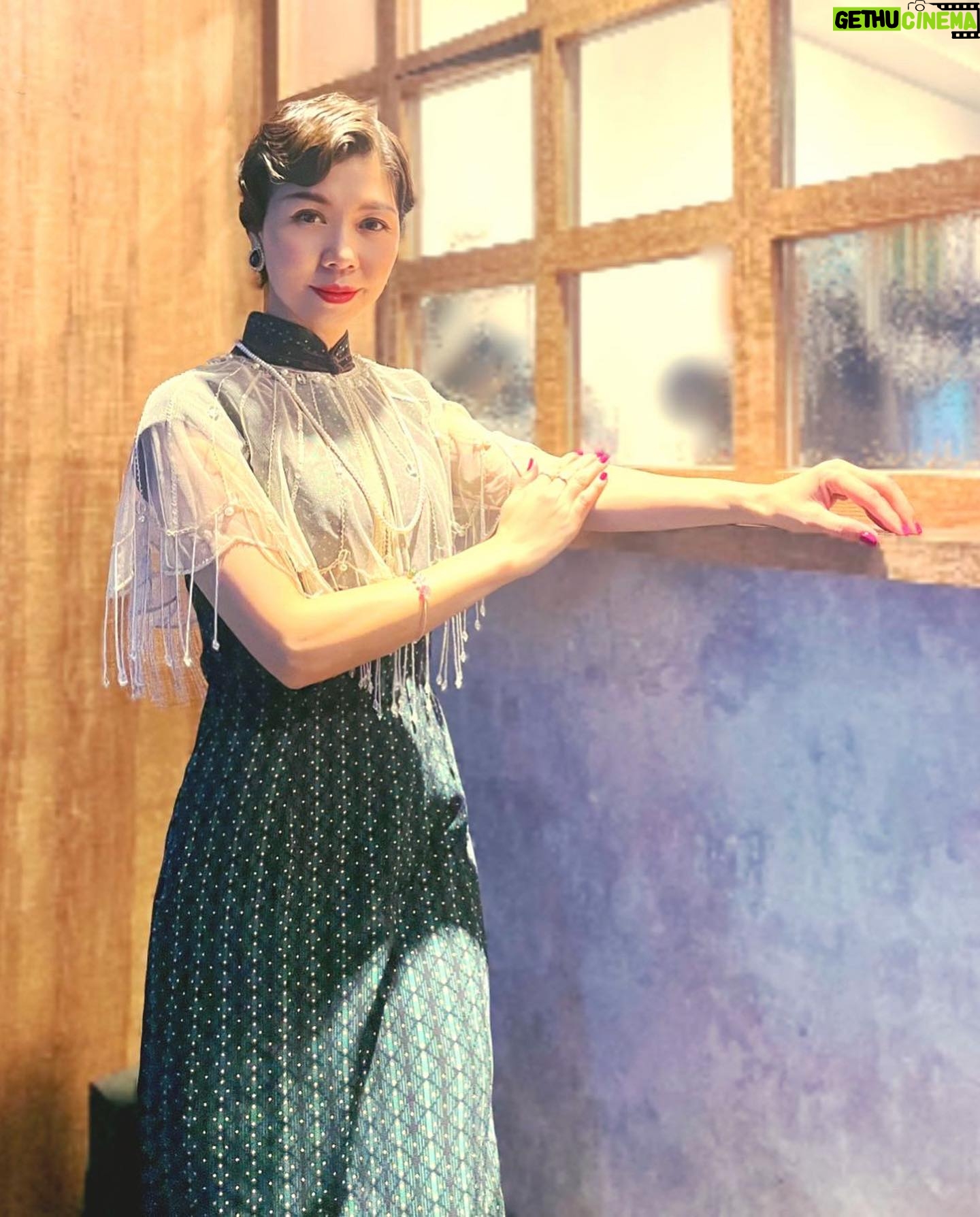 Sara Yu - 831 Likes - 很慶幸我是演員
可以嘗試各種扮相
我鍾愛旗袍 很美
展現東方女人的氣質與古典美感
雖然「商魂」中短暫的出現
卻讓我挺過癮的🥰
拍攝結束 還捨不得換下來
於是 直接拍了一系列旗袍寫真
你喜歡嗎💕
我很滿意🤭
今晚 #民視無線台
八點連播兩集 歡迎觀賞🙏
#商魂 #旗袍裝扮
#古典女人 #花樣年華