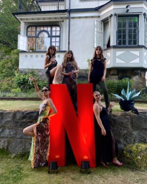 Sarah Gustafsson Instagram - BARRACUDA QUEENS ❤️‍🔥❤️‍🔥❤️‍🔥❤️‍🔥 världens bästa @netflixnordic @netflix & @aspvarhos !!!!!!