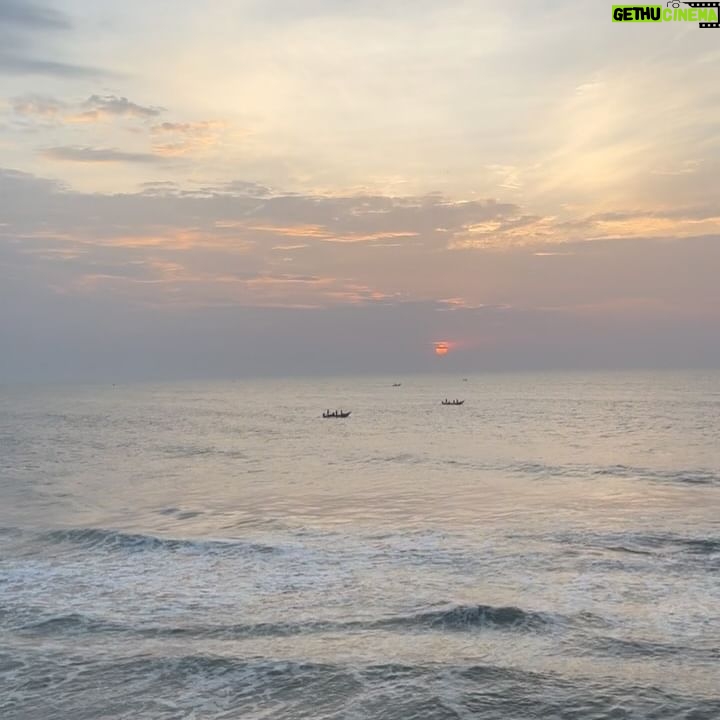 Sarah Jane Dias - 10.6K Likes - Pallanguzhi. Or as some people like to call it, Pani Puri.
.
#tamilnadu #kovalam #pondichery #travel #travelgram #travelling #travellife #instatravel #beautifulindia