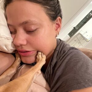 Sarah Jeffery Instagram - creature comforts 🐥
