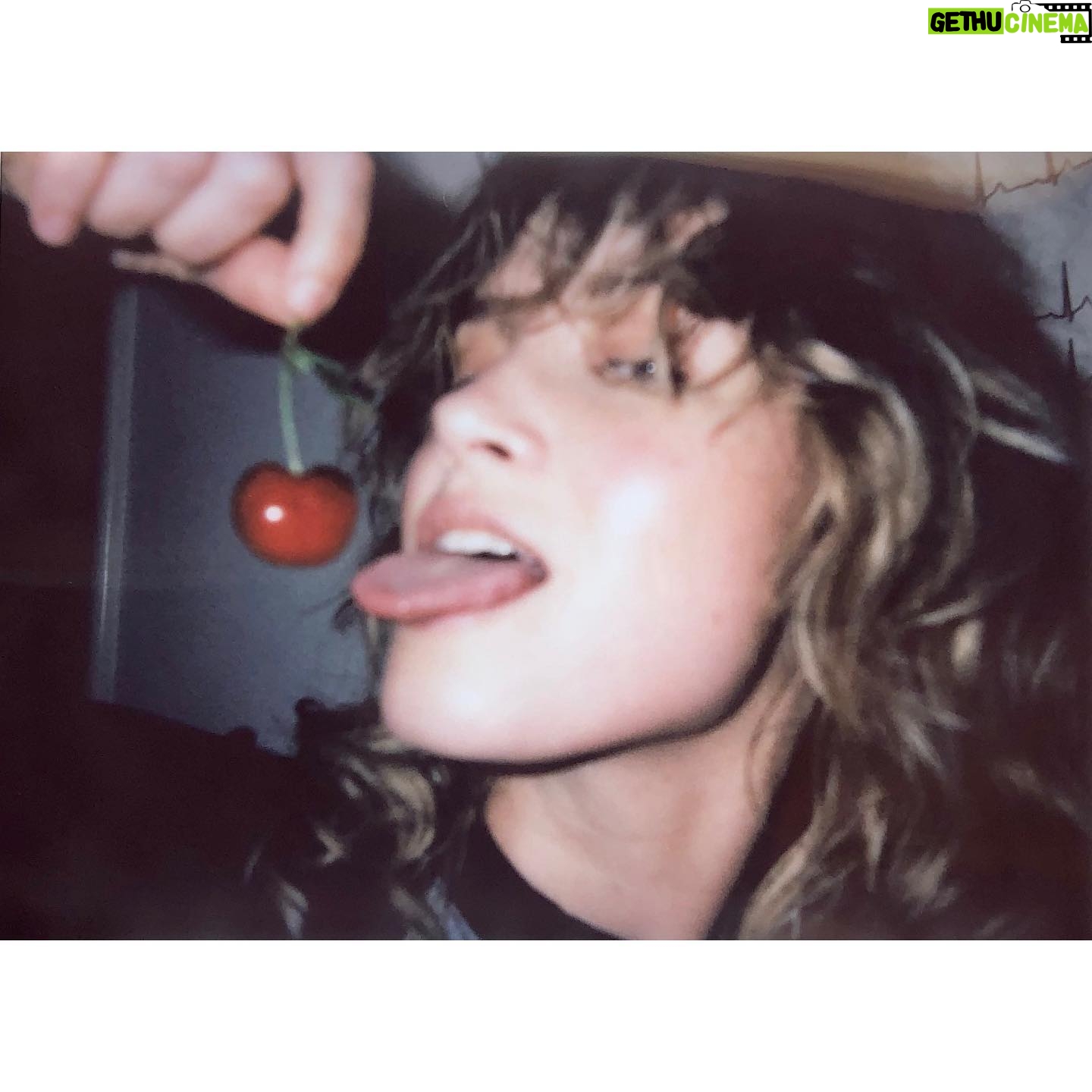 Sarah Jones - 1.8K Likes - 🍒🍒🍒