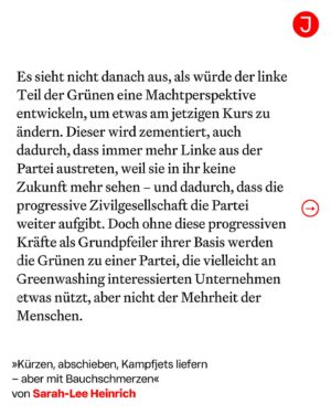 Sarah-Lee Heinrich Instagram - Sich über die Grünen und ihre heuchlerische Art aufzuregen, ist spätestens in den vergangenen zwei Jahren zum linken Volkssport geworden. Das ist auch verständlich, wenn man sich anschaut, wie viele schlechte Entscheidungen Grüne getroffen oder mitgetragen haben.

Die Kampfjets für die Kriegstreiber in Saudi-Arabien sind nur der neuste Aufreger. Das Bürgergeld droht, nach und nach wieder zu Hartz IV zu werden – oder, in Sachen Sanktionen, sogar noch härter. Die schwache Kindergrundsicherung bekämpft Kinderarmut nicht. Die Asylpolitik in Deutschland und der EU wird immer menschenfeindlicher und an allen Enden wird gespart. Die Politik, die die Grünen mitmachen, macht auch ihr Kernanliegen Klimaschutz unpopulär und ist ein gefundenes Fressen für die AfD.

Natürlich ist es so, dass mit der SPD noch eine zweite Mitte-links-Partei diese Entscheidungen mindestens genau so sehr, wenn nicht sogar noch mehr zu verantworten hat. Und trotzdem steigt der Puls besonders, wenn schlechte Rechtfertigungen von Grünen kommen. Das liegt auch daran, dass sie sechzehn Jahre in der Opposition waren. Für die neue Generation von jungen Linken war die Erinnerung an die rot-grüne Regierung und die Agenda-Politik inzwischen verblasst.

Den ganzen Artikel von @xsarahleee gibt es auf jacobin.de 🗞️