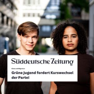 Sarah-Lee Heinrich Instagram - 🧭ZEIT FÜR KURSWECHSEL @die_gruenen 

Wir starten heute in unseren Bundeskongress. @xsarahleee und @dzienus haben mit der Südteuschen Zeitung darüber gesprochen, was es aus unserer Perspektive jetzt politisch braucht. Grade auch von der Grünen Partei. 
📖Lest rein!