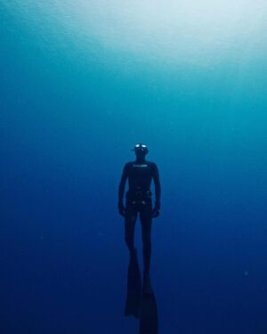 Sarah Morris Instagram - I ❤️Lou. My nephew talks nonstop and I can only imagine his interior monologue underwater. He was taught to free dive by my brother ( pictured last).