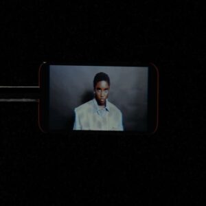 Sarahmée Instagram - Le visualizer est disponible sur ma chaîne YouTube les ami.es ❤️‍🔥

DA: @xhavi_xhavi 
Dop: @thomasfontaine.dp 
Mua: @lookartherstudio 
Stylisme: @styledbyshk 
Prod: @lamaisonmereproductions 

Musique par @dr.tom_lapointe @diegomguitar et moi 🥰

Bon week-end 🙌🏾🙌🏾🙌🏾