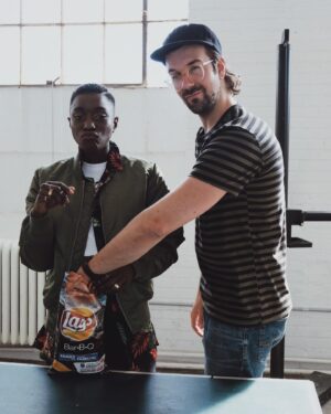 Sarahmée Instagram - Ah Félix,
J’ai appris ton départ hier et je ne m’en suis toujours pas remise…
2018 notre premier shoot créatif, tu es doux, sensible, à l’écoute pour vrai, ricaneur, une découverte. Et puis tu fais la pochette d’Irréversible, mon deuxième album, puis celle de mon dernier, Poupée Russe en 2021.

Je n’ai pas de mots, tu es parti vite, sans prévenir. Je te souhaite un beau voyage là-haut. 
Merci d’avoir partagé ton talent artistique avec nous et d’avoir fait du bien dans ce monde. On a perdu un grand 🕊️
Quel la Terre te soit légère 🙏🏾
J’envoie mes prières à ta femme et tes enfants dont tu parlais si souvent avec tant de douceur.
❤️❤️❤️
@felix.renaud