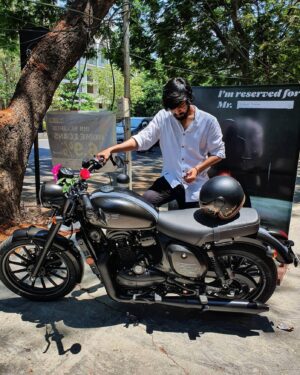 Saran Shakthi Instagram - Heyyy everyone, I'd like to thank each and everyone for all your lovely wishes, and posts. You all mean so much to me and Im so thankful for receiving so much of love and positivity from all of you from all across the world. Thank you so much for always believing in me and supporting me in every way possible. It really does make me stronger and motivated! 

Extremely grateful for all your love and prayers.

I hope all of you and your families are safe at home and request you all to take care of yourselves. We can get through this together. 

Thank you for all your love. 
Lots of lovee to you all ❤🤗🙏🏼

To someone who's been with me through everything, Thank you appa for all your love and for this. You mean the world to me❤️