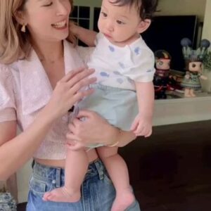 Saran Sirilak Instagram - ป้ามี่ไม่ว่างมาเจอ..ก็พาน้องโฮมส์มาหาป้ามี่เลยคร้าบบ😀
#น้อนโฮมส์