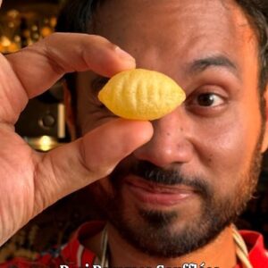Saransh Goila Instagram - 🤯Unbelievable! This Pani puri shell is made with potato! 🥔 French  Pommes Soufflées is going viral on the net because Indians sab soch rahe hai ki yeh humare Golgappe ke saath kya kar rahe hai. We had to try these Delishaaas cuties in our kitchen. Effort is a lot but it was damn tasty! Imagine crispy potato ki puri! Food always surprises you. Thank you @julescooking for fab technique 🤩🥔 
.
.
Desi Pommes Soufflées

Thinly slice chips wala aloo 
using a mandoline slicer 
Look at that 🤌🏻
(NEEDS TO BE SUPER THIN) 

Sprinkle potato starch generously on one slice 
Dust off the excess 
& stick the other side onto it 
Press it firm 
& cut into desired spheres (don't waste leftover use in sabzi or cutlet)

Fry these carefully once in moderately hot oil 
Till they puff up and become golden

Place them into an air fryer & 
air fry at 150C for 4/5 minutes or do second fry in super hot oil

Crack them open 

Stuff with chutneys 
boondi, moong 
dahi & garnish with Anar 

Delishaaas 🤌🏻🔥