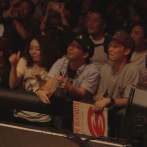 Sarasa Instagram - With @thebeatnuts 🤪 私の人生で1番ぶっ飛んだ日でした🔥今やレジェンダリーな #SoulCamp 第一弾を見にいけなかった事を残念に思いながら、その日タイに飛ぶ準備をしていたある日の出来事 。荷造りをしていると、ショーの主催者から電話があり、数時間後に #TheBeatnuts のDJをしてといきなり頼まれたのです😂。物理的に可能かどうかはわかりませんでしたが、家から会場まで、そして会場から空港までタクシーを手配してくれるとのことだったので、やってみますと答え、豊洲へ向かいました。

初めましての #TheBeatnuts でしたが、要するに大ファンだった彼らのショーを特等席で観させてもらったので、皆んなにもそのビデオを楽しんでもらえたらと思い、アップします。
楽屋の打ち合わせだけで、リハーサル無しだったけど、ノーミスで超盛り上がりました。皆のおかげ！改めてありがとう〜！

One of the most epic day of my life🔥It was supposed to be an ordinary day where I was packing my bags to go to Thailand, regretting that I couldn’t attend #SoulCamp , the biggest Hip Hop Show held in Japanese Hip Hop History.   As I was packing, the organizer of the show called me and asked me if I could DJ for #TheBeatnuts in a few hours. I wasn’t sure if it was physically possible but they said the would arrange me a taxi from my house to the venue, then the venue to the airport so I was like, why not! 

Long story short, I saw #TheBeatnuts show for the first time in the BEST SEAT and I wanted to share you the video. No rehearsal, No mistakes, No Escapin’ This. 🔥 @thebeatnuts @psycholes.official @junkyardjuju