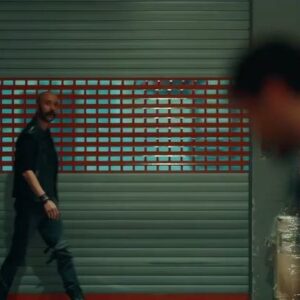 Sarp Akkaya Instagram - Her şey için çok teşekkür ederim. Harika bir deneyimdi. <•••> 😎 #çukur final bölümüyle yarın @showtv ‘de @cukurdizi @ayyapim