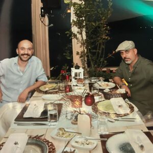 Sarp Akkaya Instagram - Beni çok özlemişler 3 #mehmetadaöztekin 
@kaancaydamli 
@bahamakuskusu
