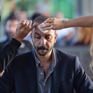 Sarp Akkaya Instagram - #beniçoksev #set

📷: @camera_nsf