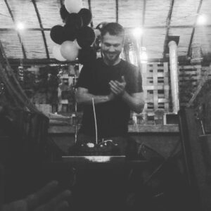 Sarp Akkaya Instagram - Canım kardeşim, çalışkan yetenekli meslektaşım, güzel yüreklim iyi ki doğdun 🎂🎈 @iynemliarasbulut
