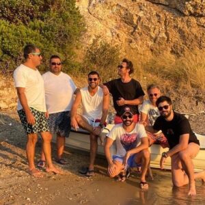 Sarp Akkaya Instagram - İyi bayramlar 😎 @ozgurcev @koknartezay @gencoozak @omerdurak2 @iynemliarasbulut