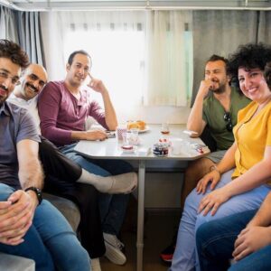 Sarp Apak Instagram - 🐝 ölümlü dünya çekimlerimiz devam ediyor.  @olumludunyafilm