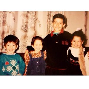 Sarp Apak Instagram - Hiç büyümiycez sanmıştık... @senemimben @zelyze @berkapak1