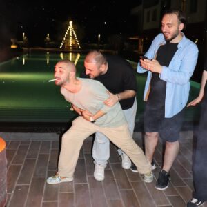 Sarp Bozkurt Instagram - Arkadaşlarla ateş yaktık 🔥