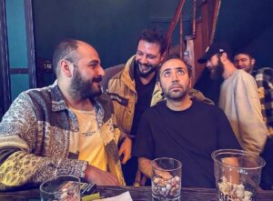 Sarp Bozkurt Instagram - Canım kardeşim… Hayallerin ve iş disiplinin yanında eğlencen ve dostluğun unutulmaz… Geçirdiğimiz onca gece onca gündüz hep anılarımın en iyileri olarak kalacak. Seni çok özleyeceğiz ve hep gülüşlerinle hatırlayacağız. Son yolculuğunda huzur seninle olsun… Bunu yazdığıma hala inanamıyorum. Seni çok seviyorum.