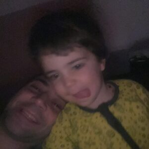 Sarp Bozkurt Instagram - Benim canım sevgi dolu oğlum… Senin masumluğun, sevgin, içinde sevgi olmayanlara ışık olsun ♥️ (Bugün cümle içinde “ekskavatör” kelimesini kullandı)