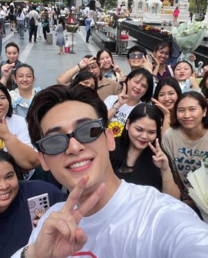 Sarunsathorn Tanawatcharawat Instagram - ขอบคุณณณณค้าบ🙏🏻❤️เจอกันในรอบหลายเดือนคิดถึงกันสุดเป็นกำลังใจให้ผมเสมอ น่ารักที่สุดเลยครับ🥰
#ไฮด์ #Haii
#ไฮด์ศรุญสธร #Haiisarunsathorn 
#liveinlovetheseries 
#รักผ่านไลฟ์เดอะซีรีส์ 
#บรวงสรวงรักผ่านไลฟ์เดอะซีรี่ย์