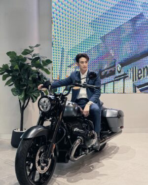 Sarunsathorn Tanawatcharawat Instagram - สุนทรีแห่งการขับขี่ 🏁
@millenniumauto @fooddiary_siamcheckin 
#bmw #bmwmillenniumauto #luxurydestinations 
#siamparagon #siamcheckin2024