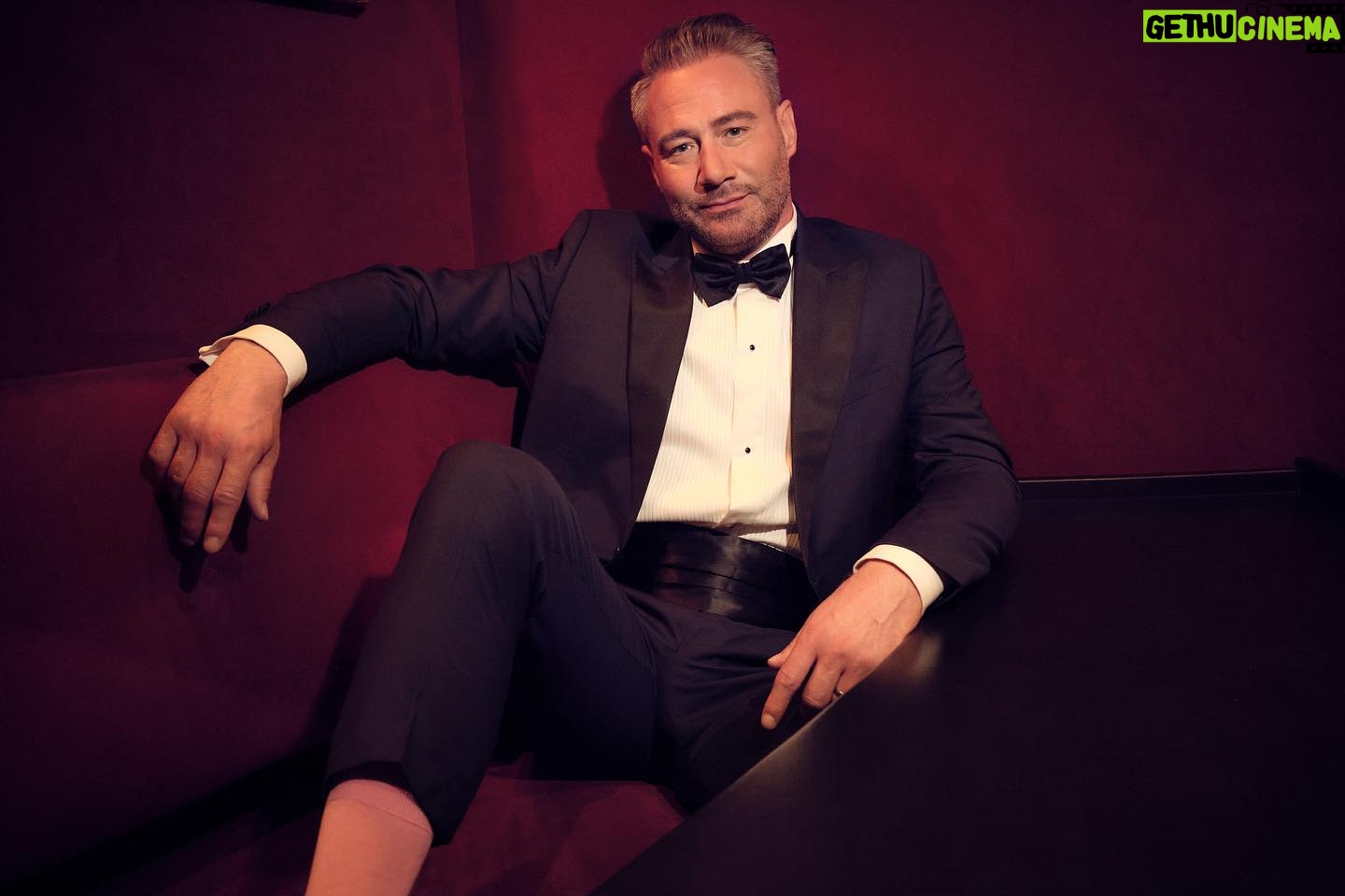Sasha - 2.1K Likes - Soooooooo ihr Lieben…heute ist es endlich soweit👏🏼👏🏼👏🏼
Mein neues Album „This is my time-this is my life“ ist draussen!!!Es ist immer wieder unglaublich! Man hat eine Idee, dann eine Vision, tolle Menschen mit denen man das Ganze mit viel Liebe und Leidenschaft in die Tat umsetzen darf und auf einmal…ZACK…sind zwei Jahre rum und der Tag ist gekommen,wo man es mit allen teilen kann…
Ich freue mich so sehr!!!Hoffe euch gefällt es genauso gut wie mir😉😘❤️🙏🏼Wünsche euch viel Spaß mit den 18 Studio Songs und dem live Mitschnitt der Show auf der Deluxe Edition 😁
Ein riesen Dankeschön an alle die mitgewirkt haben,allen voran unsere Chefköche @groschton und @robingrubert ❤️👍🏼💪🏼💯you‘re the best!!!
Sagt gerne mal, welcher Song euch am besten gefällt, vielleicht spielen wir ihn ja bei einer Show im Dezember😘❤️🙌🏼
Danke euch vom Herzen und ganz aufgeregt,
euer Sasha
#sasha #newalbum #releaseday #thisismytime