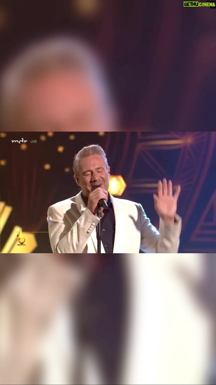 Sasha - 1.3K Likes - Was ein schöner Abend bei der Goldenen Henne🥰 Hier ein kleiner Einblick mit der Live Performance von 9 Lives 🤍
#sasha #9lives #live #goldenehenne