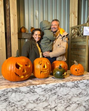 Sasha Instagram - Welcome Herbst 🍁🎃

#familyday #kürbis #schnitzen #welovesundays